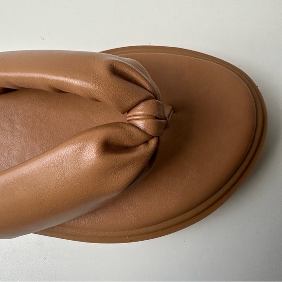 old navy tan Thong Platform Sandals - Picture 9 of 13